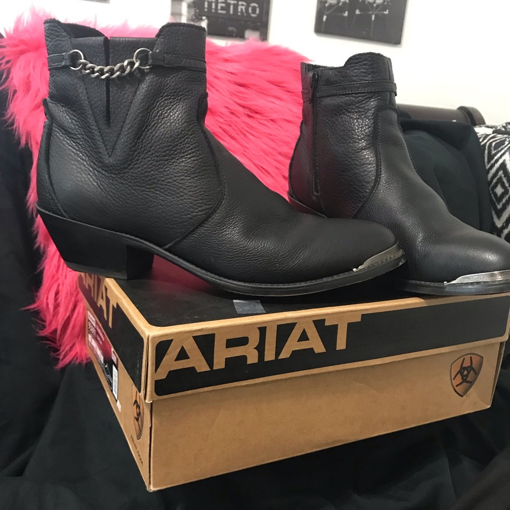 Low cut cow girl boots